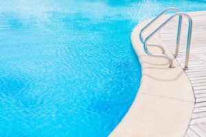 Instalación y mantenimiento de piscinas de obra en Navarra