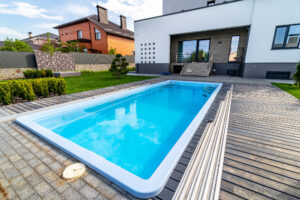 Instalación y mantenimiento de piscinas de poliester en Bizkaia
